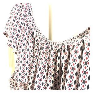 Off shoulder single ruffle top.